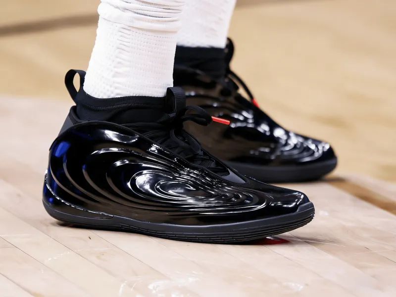 Kaiyun-哈登穿着地狱猫配色Harden.10,得到31分2篮板10助攻