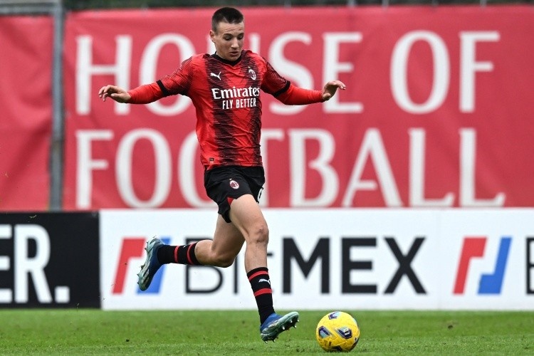 开云-迪马：米兰希望卡马达归队并接管他的肩伤治疗，但莱切不想放他走